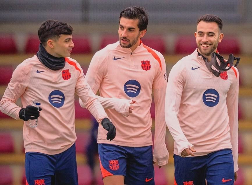  记者：特狮离队后，巴萨队长次序为阿劳霍、德容、佩德里